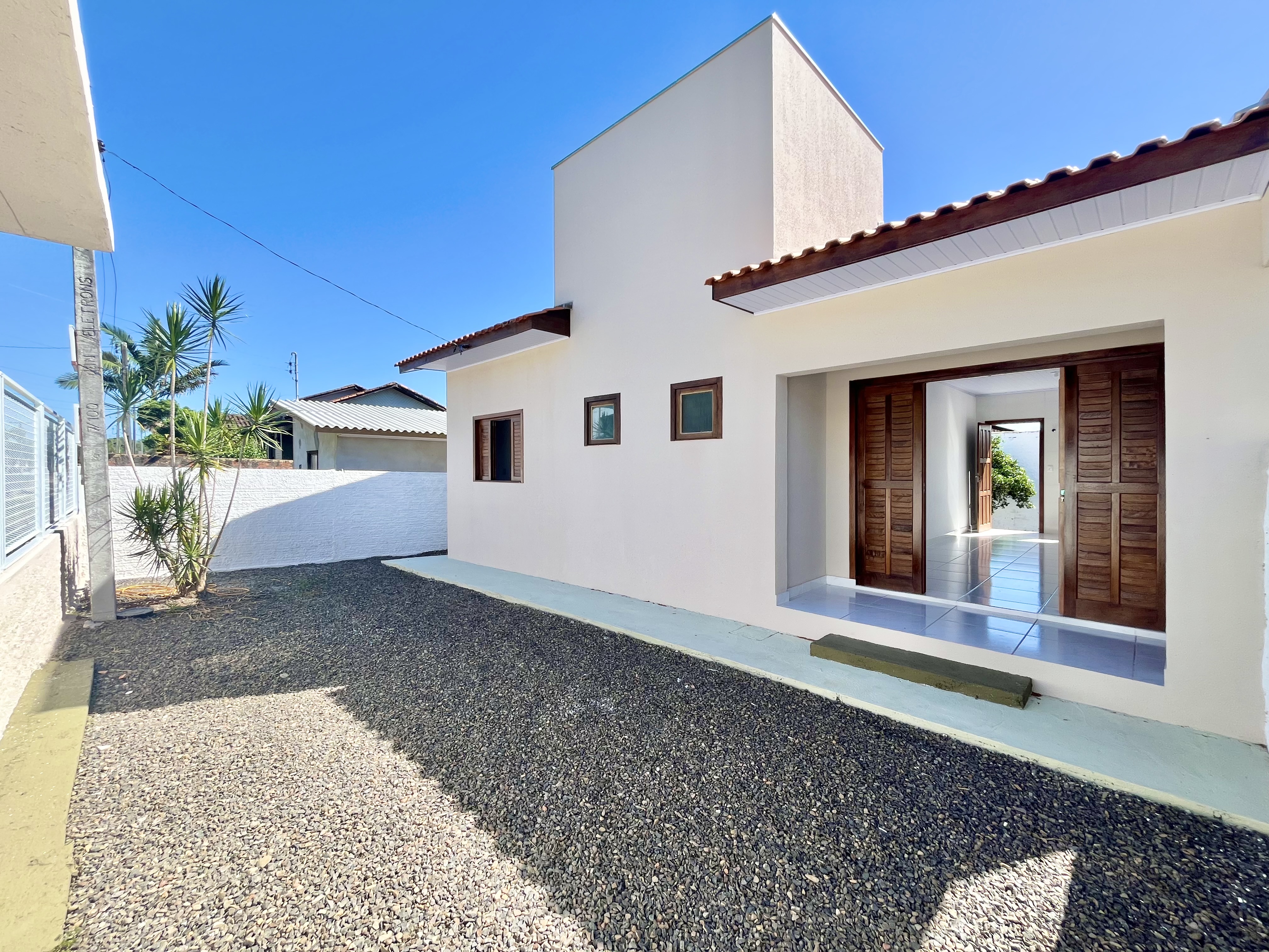 Foto do imóvel Casa 100% Reformada com Amplo Quintal no Monte Castelo