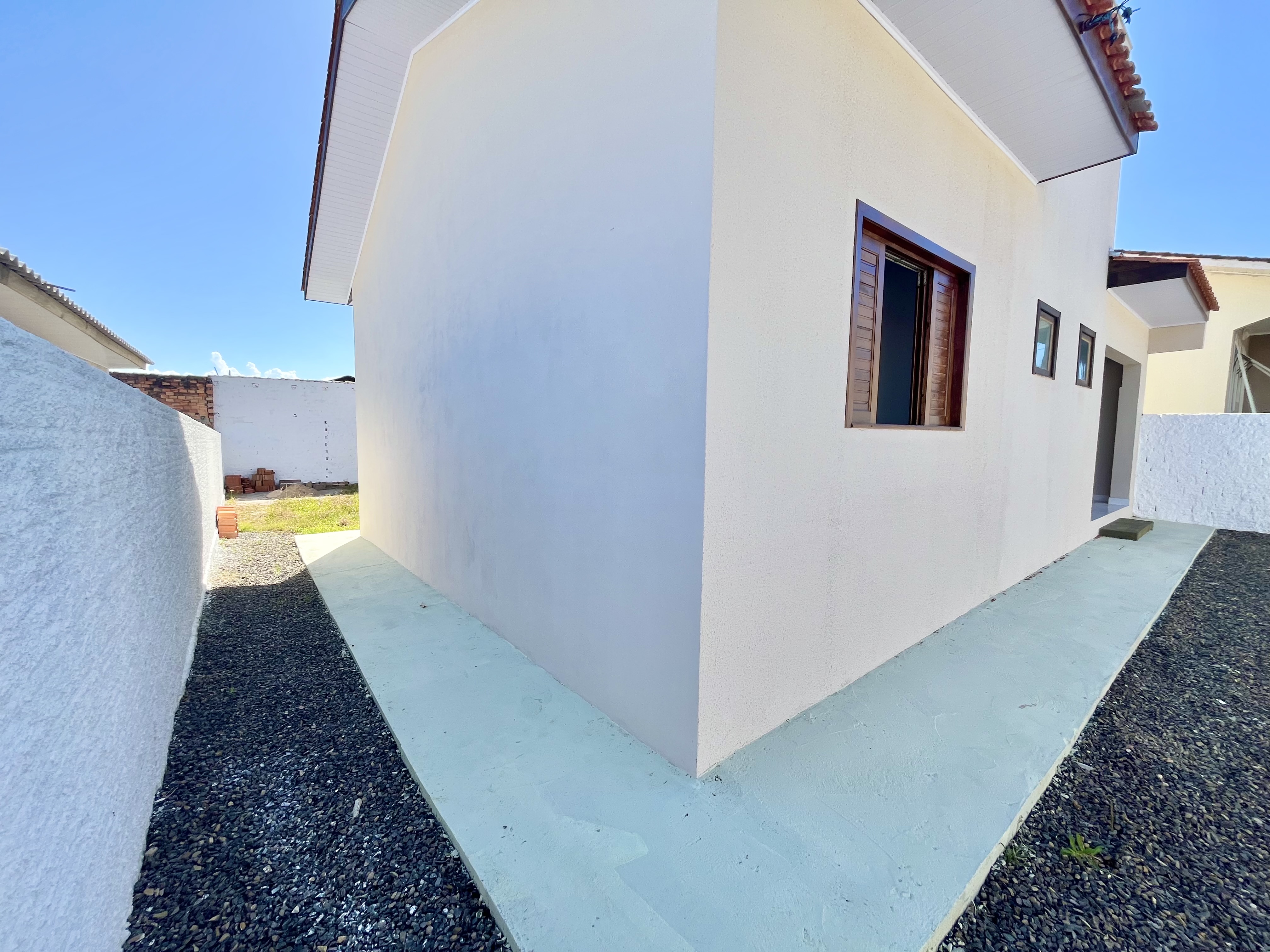 Foto do imóvel Casa 100% Reformada com Amplo Quintal no Monte Castelo