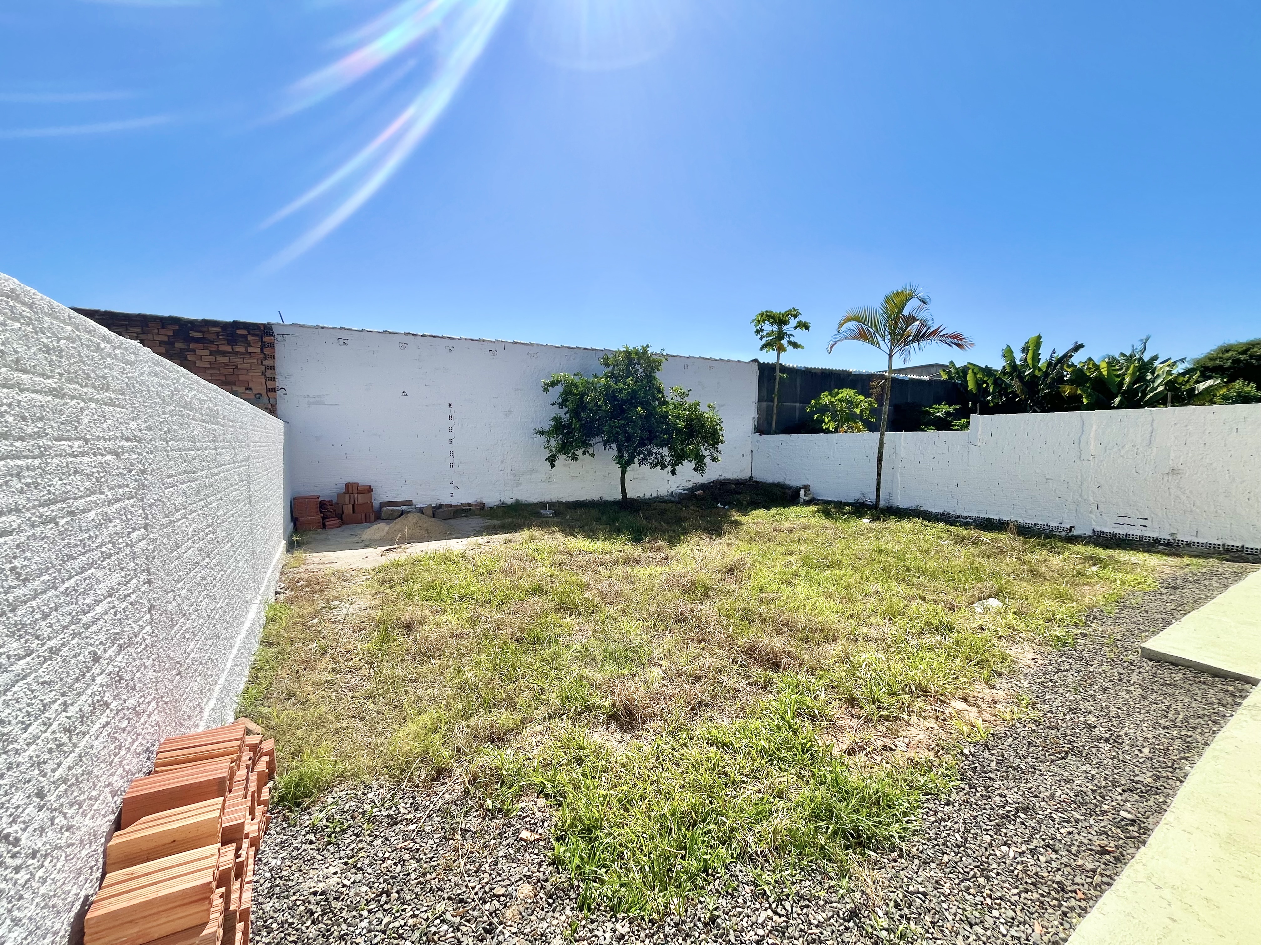 Foto do imóvel Casa 100% Reformada com Amplo Quintal no Monte Castelo