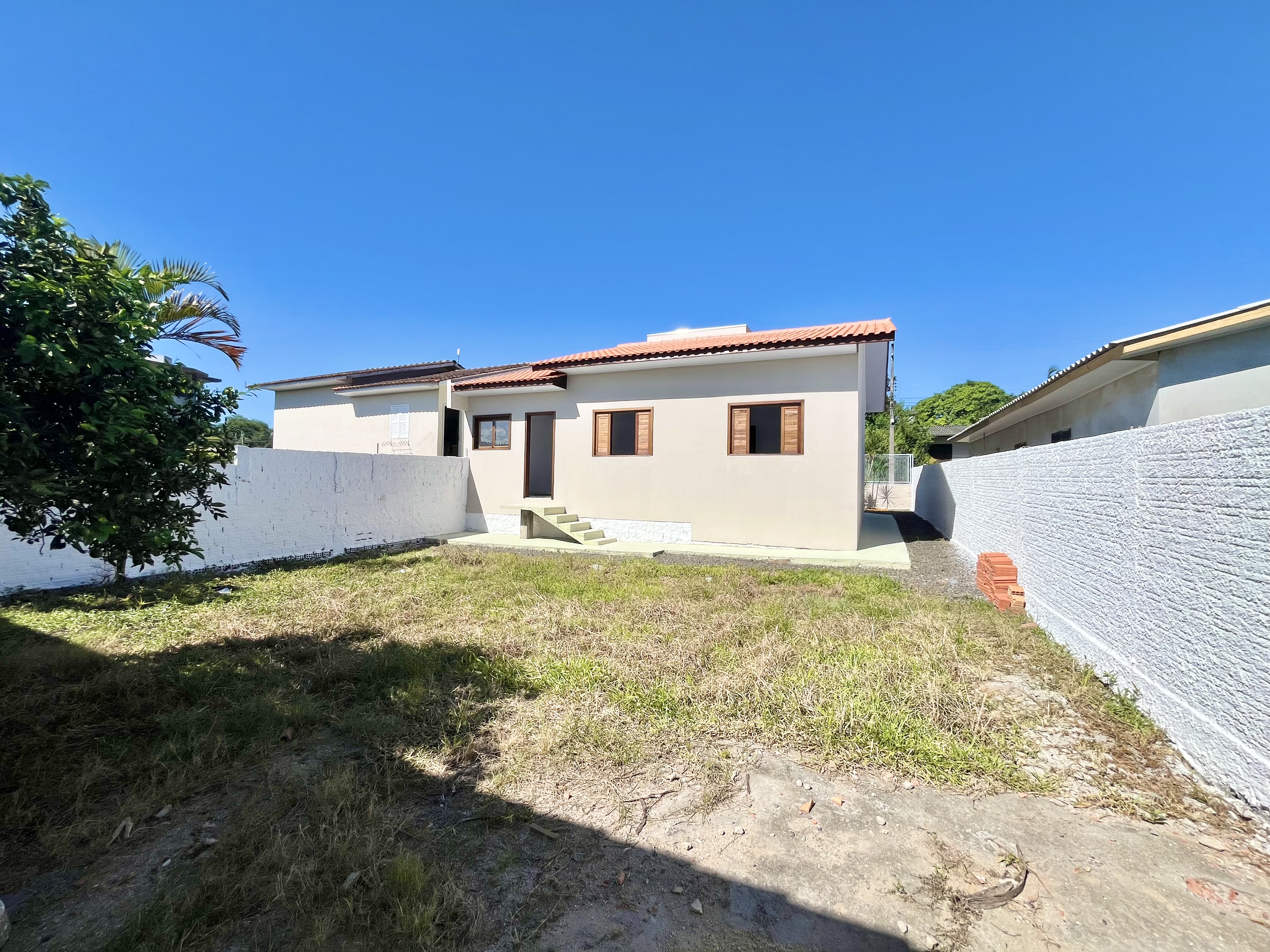 Foto do imóvel Casa 100% Reformada com Amplo Quintal no Monte Castelo