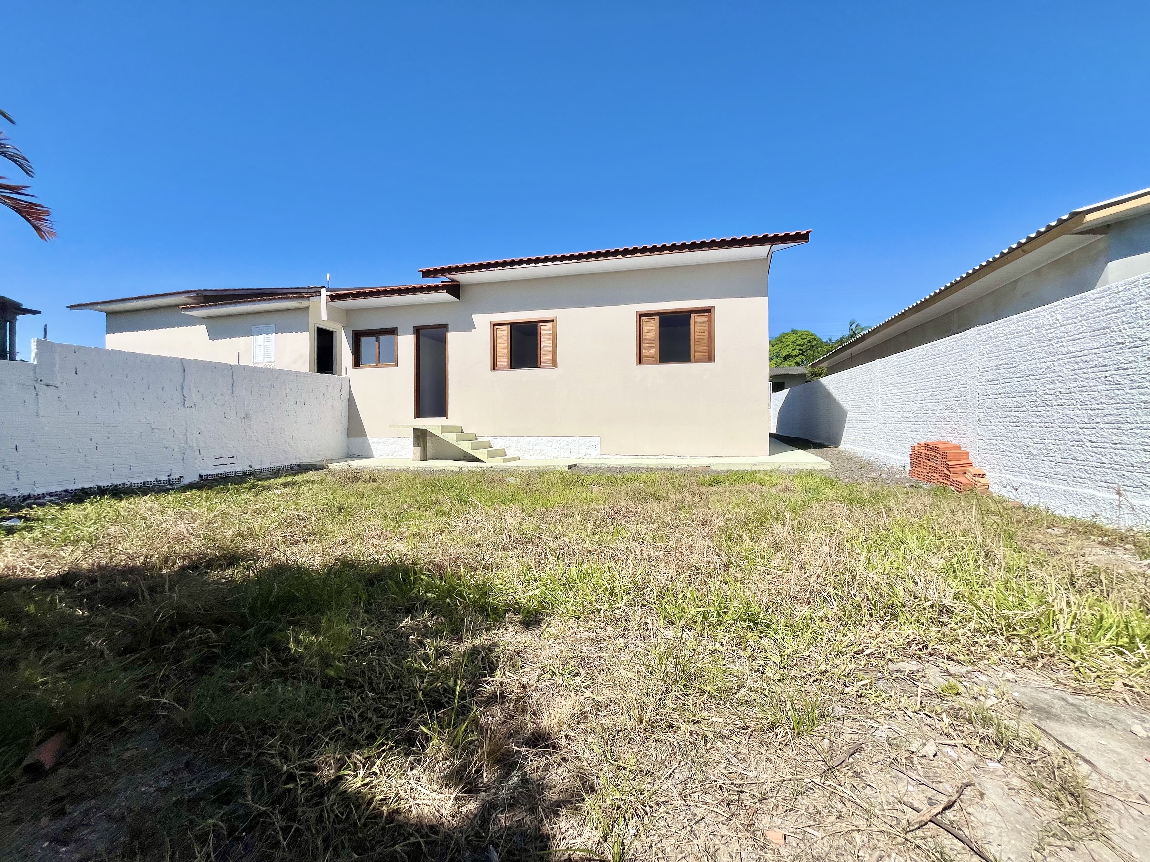 Foto do imóvel Casa 100% Reformada com Amplo Quintal no Monte Castelo