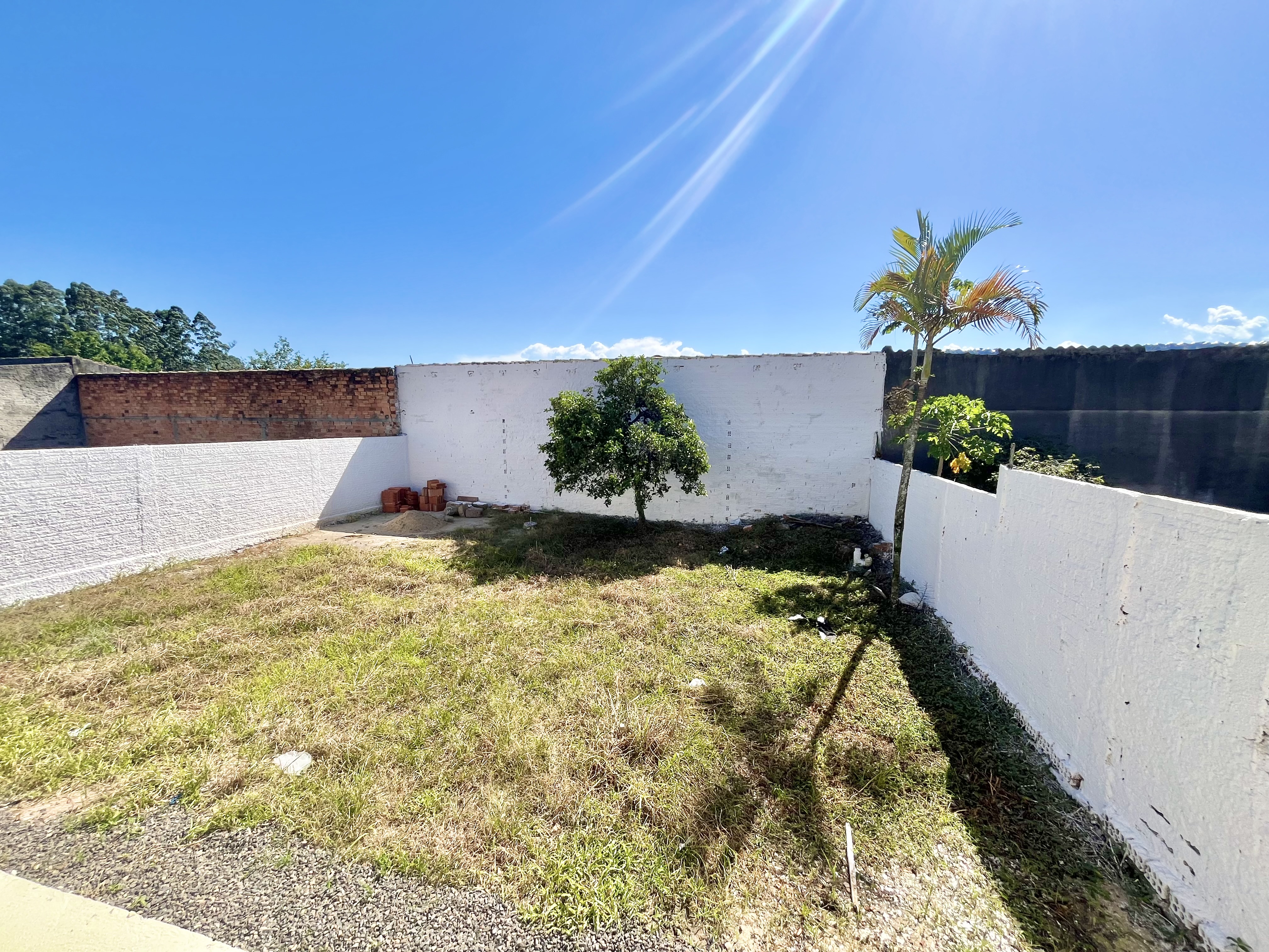 Foto do imóvel Casa 100% Reformada com Amplo Quintal no Monte Castelo