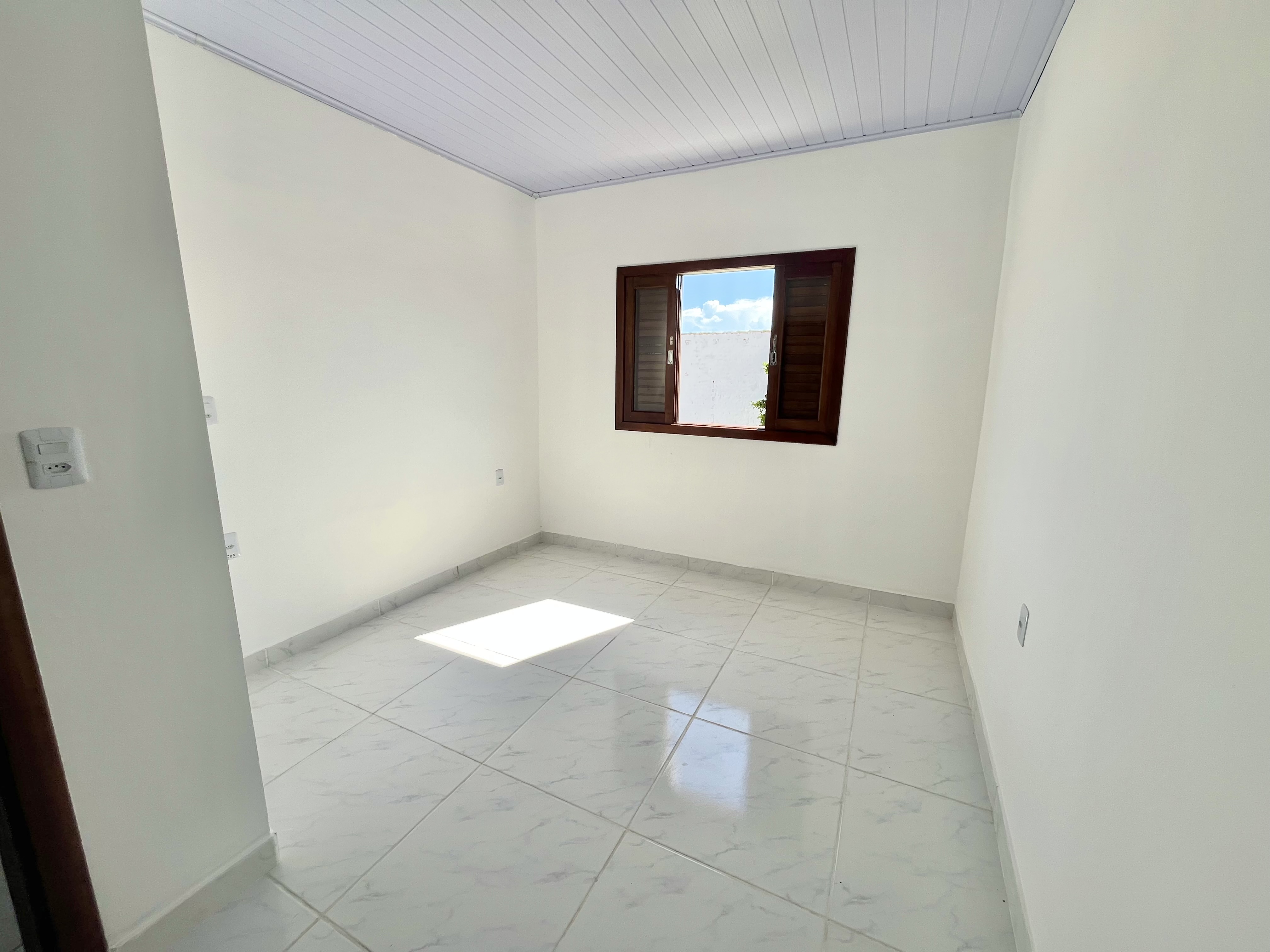 Foto do imóvel Casa 100% Reformada com Amplo Quintal no Monte Castelo